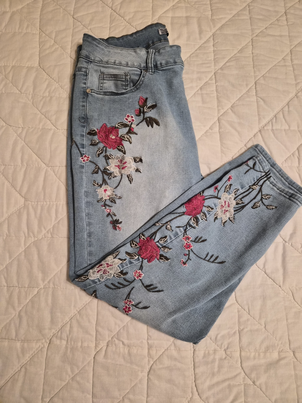 Sandpiper 2 Button Floral Embroidered Jeans- Size 18W